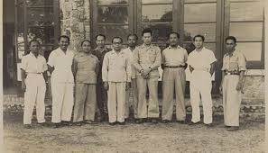 Hatta, soekarno, dan hamengkubuwono ix sumber: Soekarno Hatta Pengasingan Di Bangka Bag 1