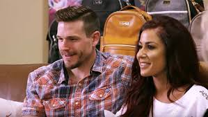 Is chelsea houska ready for baby number four? Chelsea Houska Cole Deboer S New Home Couple Picks Interior Finishes Hollywood Life