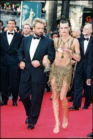 Luc besson (2016) data i miejsce urodzenia 18 marca 1959 paryż: Milla Jovovich With Luc Besson In A Sheer Dress With Bustier And Loincloth Style Skirt Inspired By Mata Hari 1997 Milla Jovovich Cannes Le Cinquieme Element