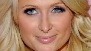 People Are Just Realising Paris Hilton's Eyes Aren't Blue