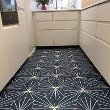 Les carreaux de ciment donnent un charme fou à votre intérieur, mais ils peuvent se révéler trop exigeants. Le Carreau De Ciment Hexagonal