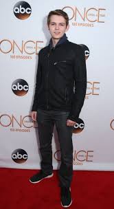 Once Upon A Time Season 5 Photos Robbie Kay Robbie Robbie Kay Peter Pan