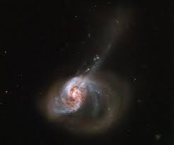 Se estima que el diámetro de la galaxia es de 62 000 años luz. 8 Gorgeous Galaxies Shot This Summer By The Hubble Space Telescope That You Need To See