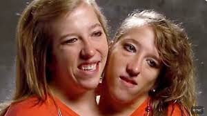 VOICI : Kendji Girac partage une rare vidéo de sa fille Eva Alba, ses fans  sont sous le charme