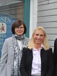 Erst im märz ruft er die menschen in deutschland noch dazu auf, zu hause zu bleiben. Karin Baumuller Soder Zu Besuch Im Sos Kinderdorf