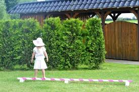 Kleine Ballerina Einen Balancierbalken Bauen Feiersun De Kleine Ballerina Kinderspielzeug Garten Ballerina