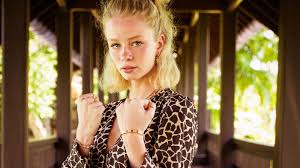 Zoe hat den besuch bei den. Nach Gntm Befurchtet Zoe Saip Erneuten Zuschauer Hate Promiflash De