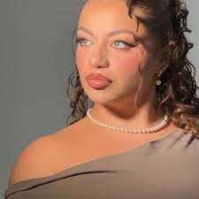 Ella Plummer (@ellaluluuu)