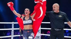 Müsabakanın ardından yasemin ile telefonla görüşen cumhurbaşkanı erdoğan ve eşi emine. Yasemin Adar Kimdir Dunya Sampiyonu Guresci Yasemin Adar Kac Yasinda Spor Haberleri