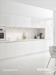 Kuchenzeile Design Kuche In Weiss Moderne Weisse Kuchen Kuchen Design Weisser Marmor Kuche