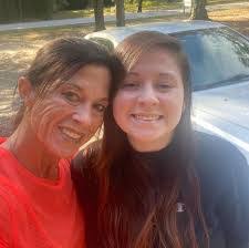 Kim Hix's Instagram, Twitter & Facebook