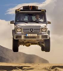 Rugby, cricket, athlétisme, tennis et vélo sont, entre autres, les disciplines dans lesquelles il excelle. Inside The World Of An Extreme Explorer His Amazing Photography Mercedes Benz G Class Mercedes Benz Trucks Merc Benz