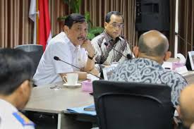 Salah satunya dengan cara menggelar kegiatan vaksi jumat, 23 juli 2021 Menko Kemaritiman Dan Investasi Luhut B Pandjaitan Pimpin Rapat Pembahasan Srategis Kementerian Perhubungan 2019 2024