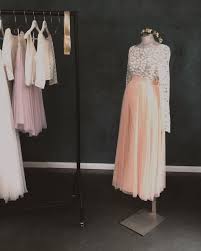 Brautkleider Fur Schwangere Schwanger Heiraten Im Brautkleid Zweiteiler Video In 2020 Brautkleid Schwanger Schwangere Braut Brautkleid Schwanger Standesamt