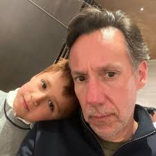 En un mes, Ángel Cuevas, mi suegro, cumplía 90. Ingeniero, jugó Jai Alai en  el Frontón México, corrió la Panamericana, experto en plantas industriales,  sabía todas las de mariachi. El que lo