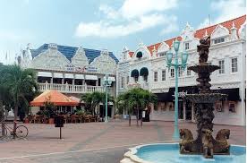 Oranjestad is gebouwd rond het fort zoutman, dat tussen 1796 en 1798 door de nederlanders is gebouwd ter verdediging van het eiland. File Centrum Oranjestad Jpg Wikimedia Commons