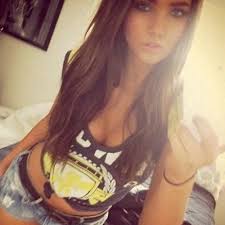 Shelly Bishop (@shellybeeshops)