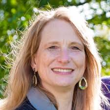 Deze maand ga ik u meenemen in een wereld, die voor ons dagelijkse kost is. 