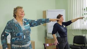 утренняя зарядка для тех кому за 50 скачать бесплатно Eti 9 Effektivnyh Uprazhnenij Pomogut Pozhilym Izbezhat Padenij I Travm Youtube
