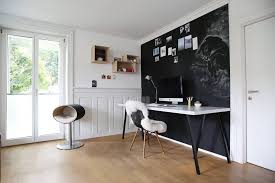 Dunkle Wandfarbe Die Dos Don Ts Connox Magazine Dunkle Wande Schwarze Wand Dunkle Wandfarbe