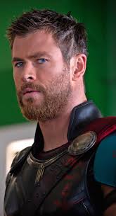 I Love It It Reflects The Asgardian Style And That Style Is Different From Midgardian Styles I Love How Asgar Chris Hemsworth Thor Chris Hemsworth Hemsworth