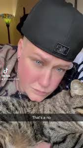 Hannah Hoy's Instagram, Twitter & Facebook