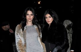 Kim kardashian vermögen, gehalt, hauser und autos. Kylie Jenner Fur Diesen Tag Gibt Sie Ein Vermogen Aus