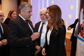 Η έφη αχτσιόγλου (γιαννιτσά πέλλας, 4 ιανουαρίου 1985) είναι ελληνίδα διδάκτορας εργατικού δικαίου, πολιτικός και βουλευτής του συριζα. Efh Axtsiogloy Ay3hseis Gia 620 000 Synta3ioyxoys Apo 1 1 2019 Epoli Gr Aytodioikhsh Politikh Eidhseis