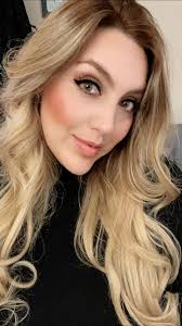 Años atrás cuando pasaba por el proceso más difícil de mi vida, cada una de  las palabras de esta adoración fluían en mi, y canté esta canción como  nunca antes, hoy en medio de mi proceso, estas ...