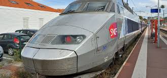 Grève du 5 décembre : Greve Sncf La Pagaille Se Poursuit Dans Les Trains A Montparnasse Voltage Connectee A Paris