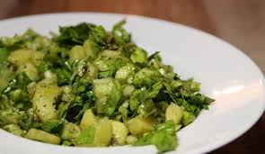 Auch Im Herbst Lieben Wir Salat Und Jetzt Hat Endiviensalat Saison Mit Lauwarmen Erdapfel Und Kurbiskernol Ein Tolles Stei Endiviensalat Salat Alltagsgerichte