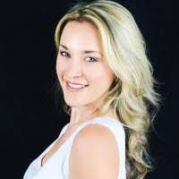 Danielle Grandelis's Instagram, Twitter & Facebook