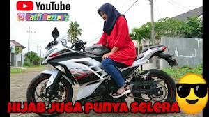 Ilmu pengetahuan 1 wanita cantik naik motor ninja. Cewek Hijab Naik Motorsport Kawasaki Ninja Auto Keren Youtube