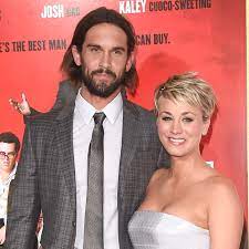 Kaley Cuoco Sweeting S Husband Actually Lost His Vows Minutes Before Their Wedding The Wedding Ringer Wedding Ringer Wedding