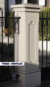 Zaunpfeiler Torpfeiler Zaunsaulen Aus Beton Trax Matthies Eingangstor Design Vorgarten Zaun Tor Design