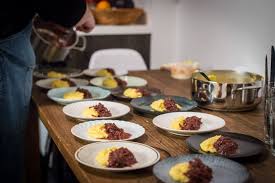 Zu tisch mit fremden freunden diepresse com. Flying Dinner In 7 Gangen Kochen Fur Fremde Foodundco De Foodblog Aus Nurnberg