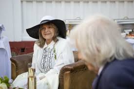 Do posledného momentu s ňou bol jej manžel ján kolomazník. Manzel Evy Pilarove 80 Odtajnil Detaily Druheho Pohrbu Ahaonline Cz