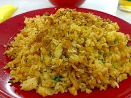 Dalam sebuah artikel yang dilansir bbc indonesia, disebutkan bahwa meskipun kuliner padang banyak mengandung santan, kalorinya masih lebih rendah daripada makanan yang digoreng. Kalori Nasi Goreng