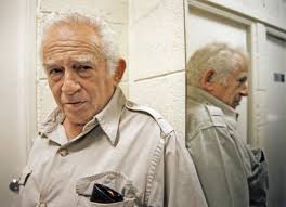 Image of BENJAMIN NETANYAHU AND RAFAEL SHARON CHAT IN KNESSET, 1997-07-02  (photo)