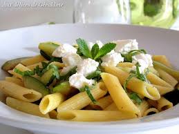 Aux Delices De Geraldine Salade De Pates A La Courgette Ricotta Et Menthe Recette Salade Facile Salade De Pates Plats Healthy Salade