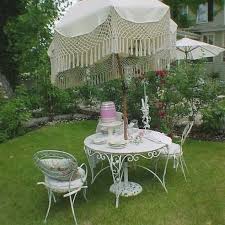 Le Temps De Prendre Un Bon Petit Dejeuner Le Soleil Est Deja Au Rendez Vous Bon Jeudi A To Jardin Style Shabby Chic Decoration Jardin Jardins Champetres