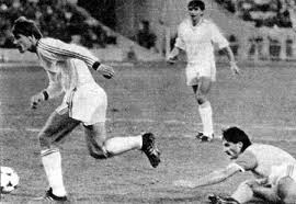 Вагиз Хидиятуллин с мячом - картинка из статьи «Вагиз Хидиятуллин —  футболист основного состава «Спартака»» - Cnopm.ru