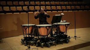 Perkusi adalah sebutan bagi semua instrumen musik yang teknik permainannya di pukul, baik menggunakan tangan maupun stik. Klasifikasi Instrumen Musik Perkusi Beserta Contohnya