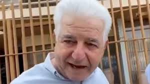 Universitarios abuchean y gritan "buitre" al hermano de AMLO