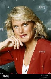 Anna Walker's Instagram, Twitter & Facebook