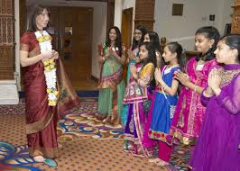 Samantha cameron was in new york on the day of the 9/11 terror attacks and could not be contacted by her family for five hours, the prime minister disclosed. Samantha Cameron Glitters In A Spectacular Diwali Sari Entertainment Emirates24 7