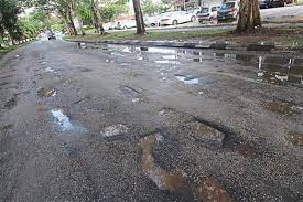 Malaysian state roads are funded by and come under the jurisdiction of the respective states. Works Ministry Pledges To Fill Small Potholes Within A Day Carsifu