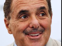 Barnes & Noble founder may buy stores