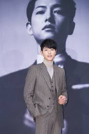 The house where song joong ki was born used to display many of song joong ki's works, including descendants of the sun, but fans noticed that all traces of song hye kyo were removed from the home, following news of the divorce. Song Joong Ki Jeon Yeo Bin And Taecyeon At 2pm Talk About How They Were Cast In Vincenzo And More