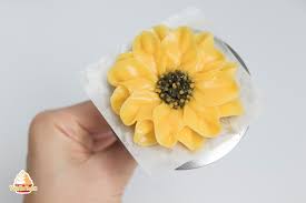 Mit Meinen Tutorials Werden Eure Torten Mit Den Schonsten Cremeblumen Aufbluhen Ihr Entscheidet Welche Technik Und Welche Buttercreme Buttercreme Blumen Creme